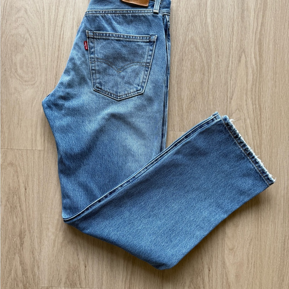 Levi's 501 90s Selvedge Straight Leg Jeans in Light Blue Wash - Picture 3 of 5